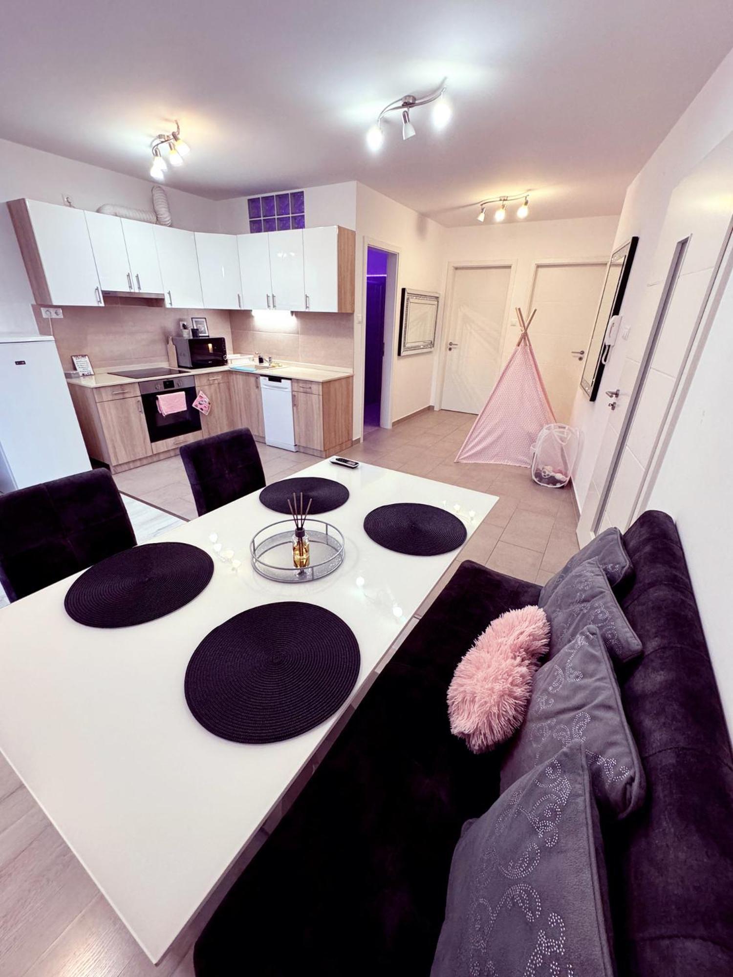 Exclusive Family Apartman Apartment Pécs Exterior photo