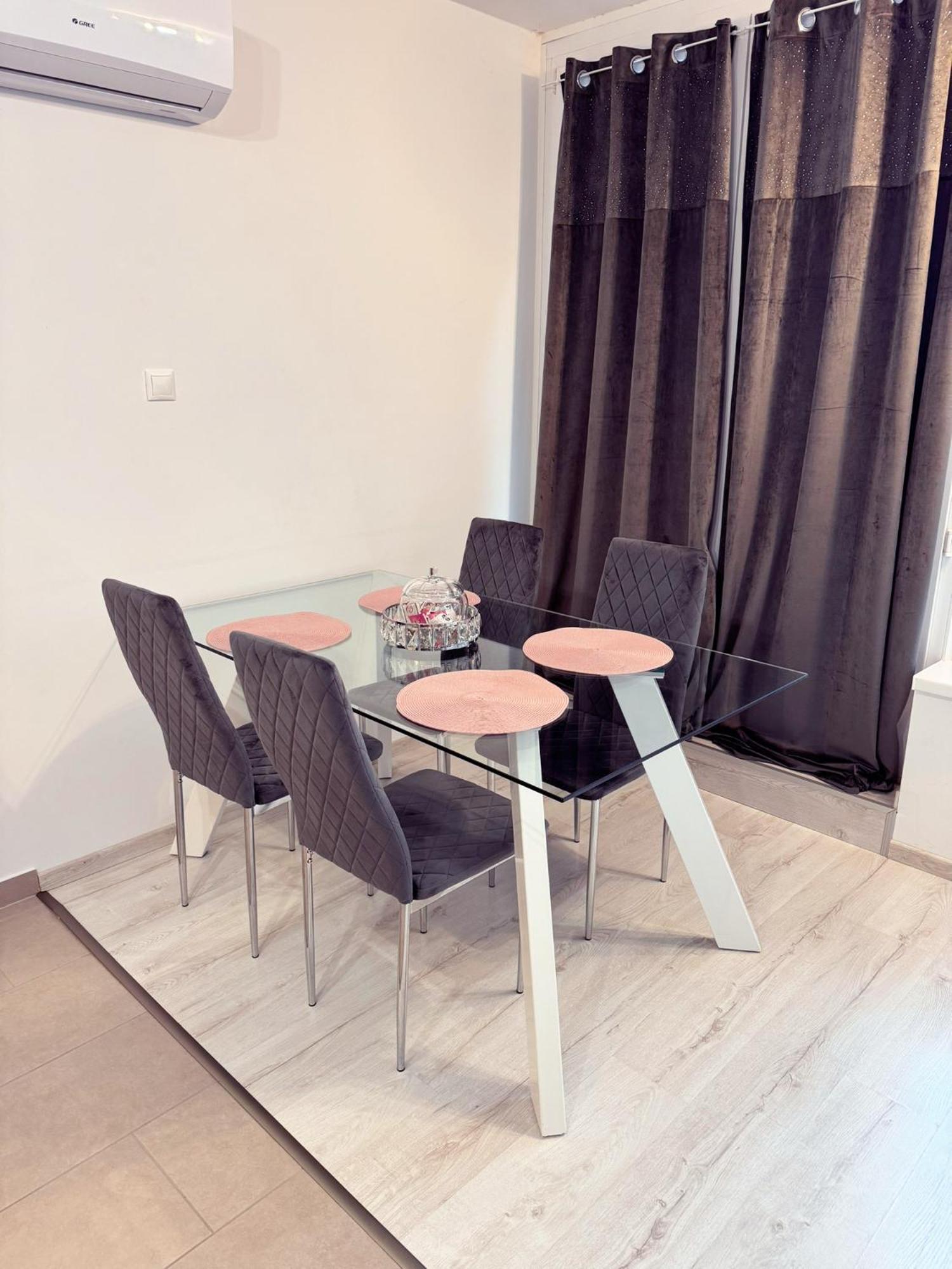 Exclusive Family Apartman Apartment Pécs Exterior photo